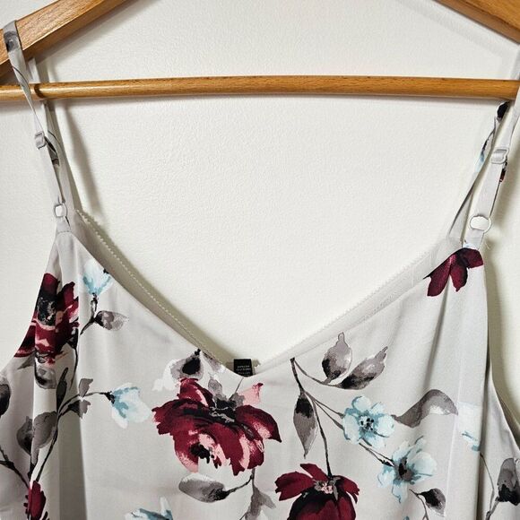 NWT WHITE HOUSE BLACK MARKET V NECK FLORAL TANK TOP SIZE MEDIUM - Picture 5 of 13